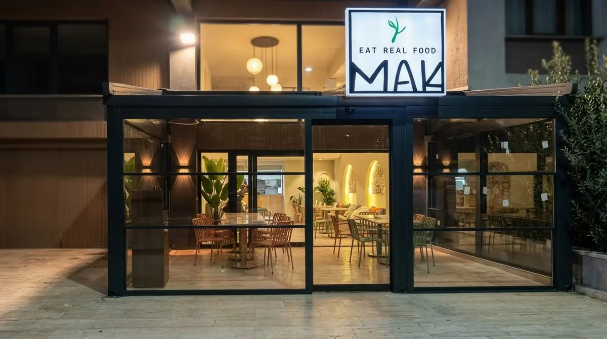 Mai Restoran · Restoran Mai cephe cam kapama